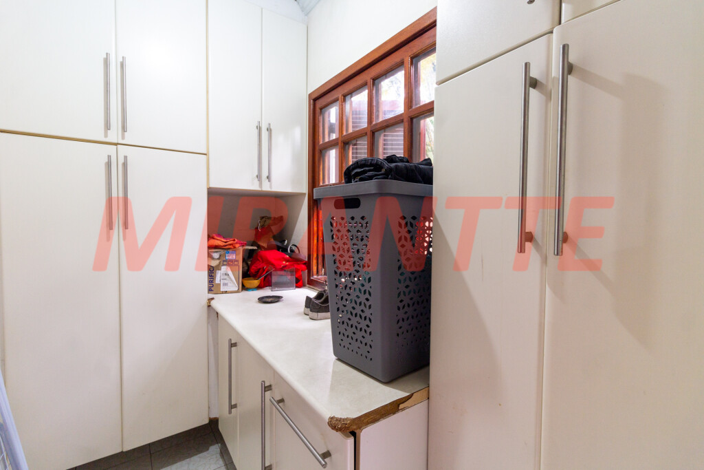 Cond. fechado de 110m² com 3 quartos em Horto Florestal