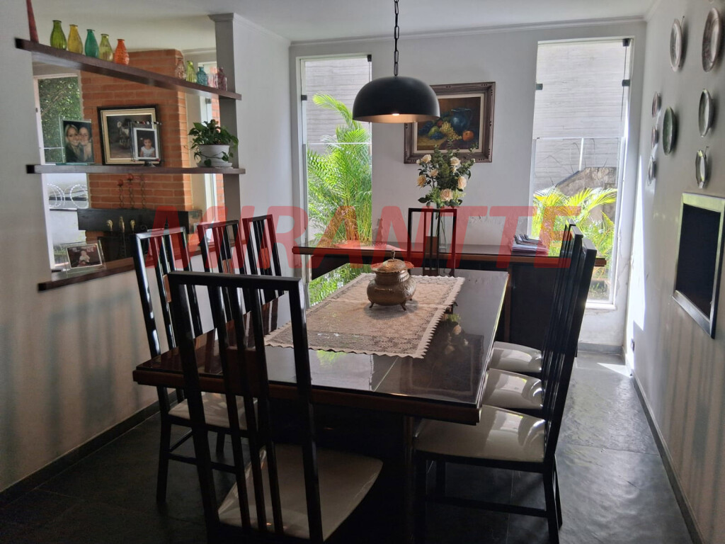 Sobrado de 398m² com 4 quartos em Barro Branco (Zona Norte)