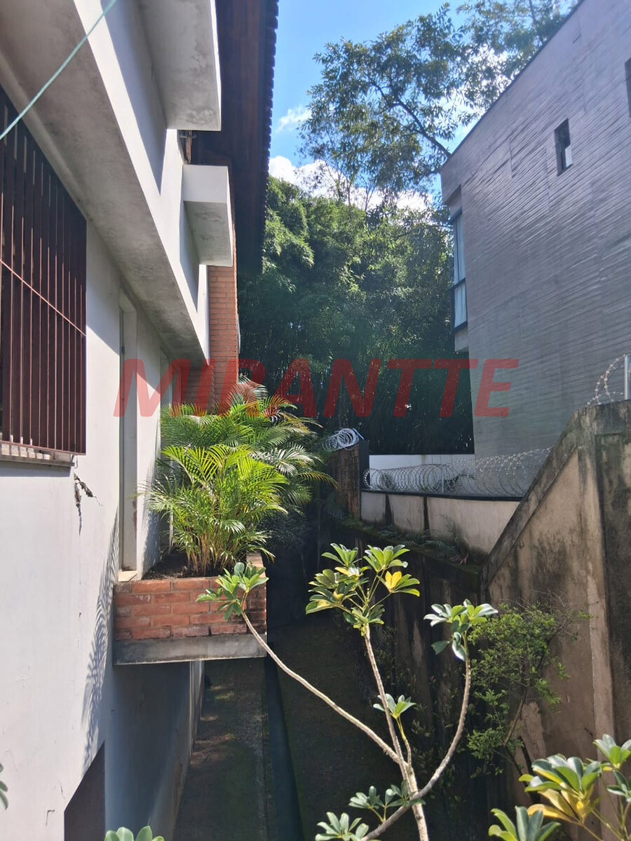 Sobrado de 398m² com 4 quartos em Barro Branco (Zona Norte)