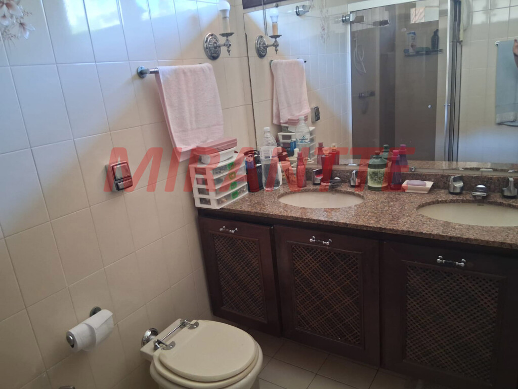 Sobrado de 398m² com 4 quartos em Barro Branco (Zona Norte)
