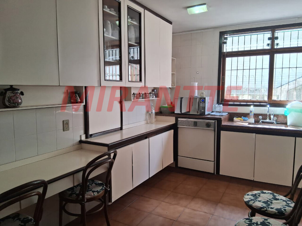 Sobrado de 398m² com 4 quartos em Barro Branco (Zona Norte)