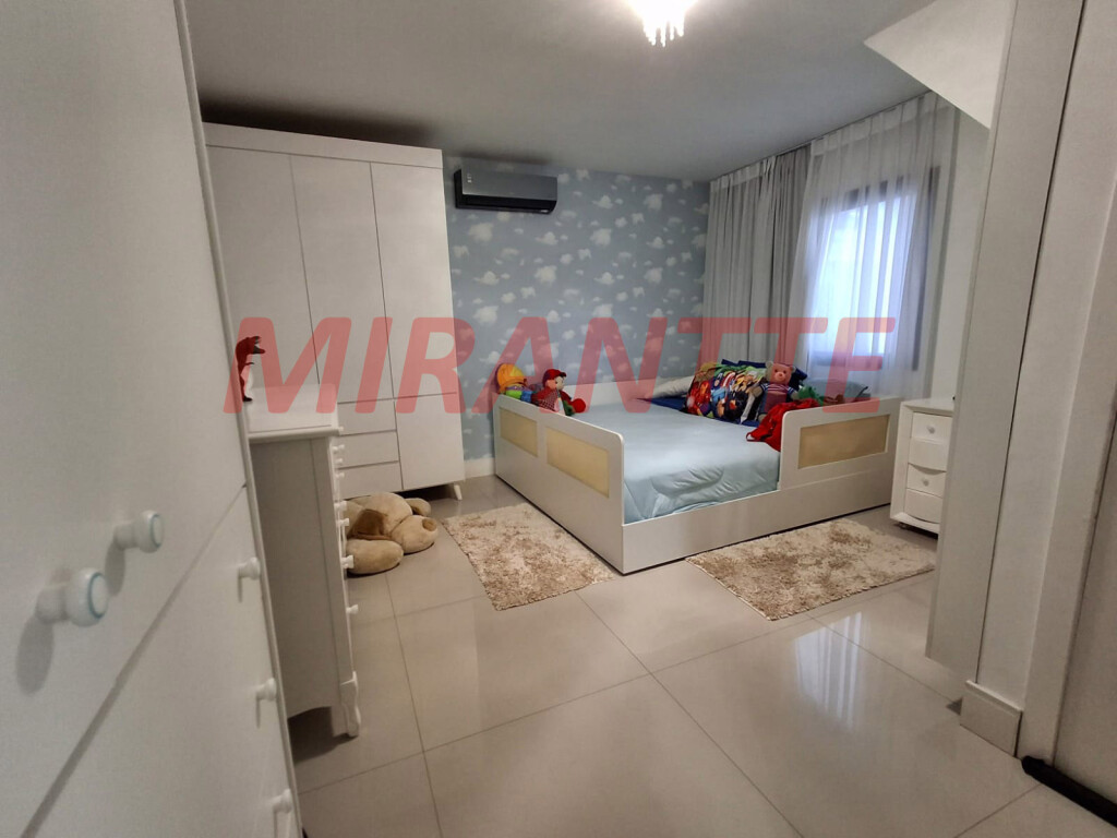 Sobrado de 418m² com 4 quartos em Jardim São Bento