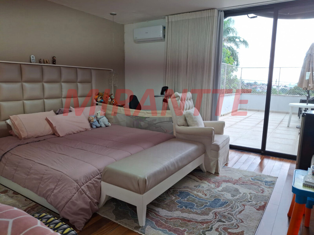 Sobrado de 418m² com 4 quartos em Jardim São Bento