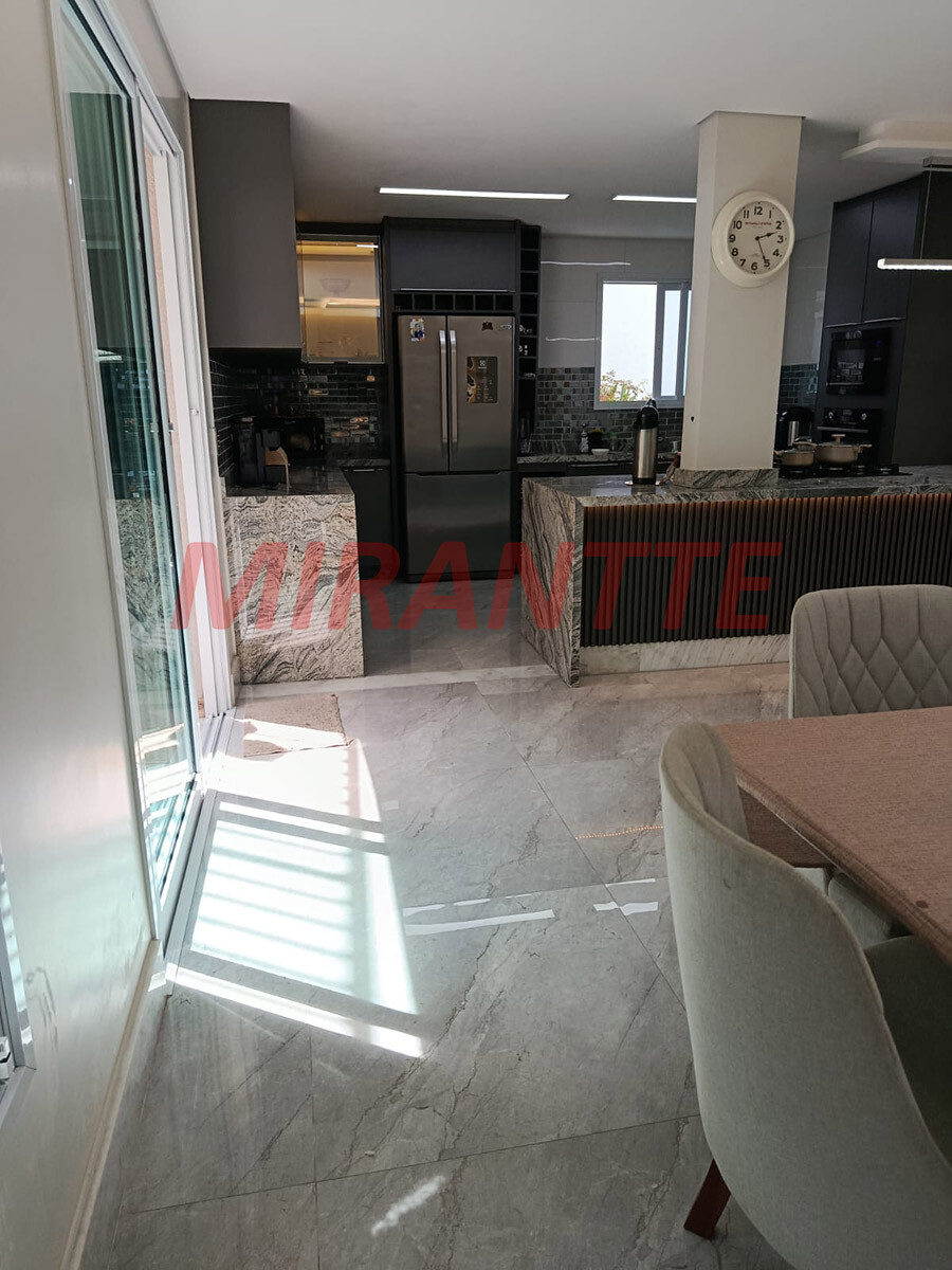 Sobrado de 2021m² em Serra Da Cantareira