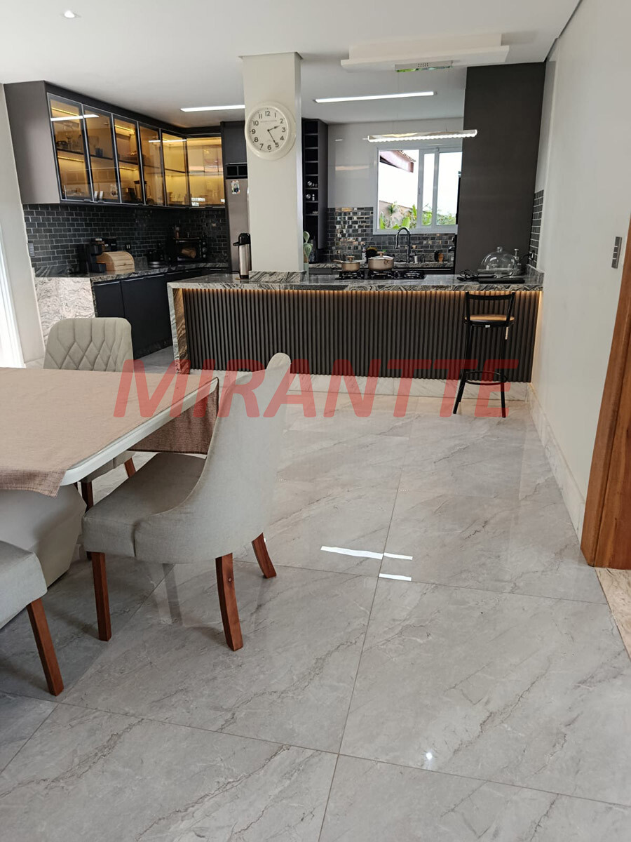 Sobrado de 2021m² em Serra Da Cantareira
