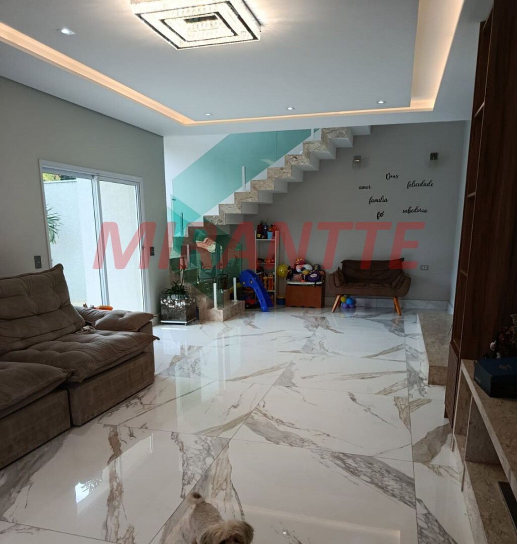 Sobrado de 2021m² em Serra Da Cantareira