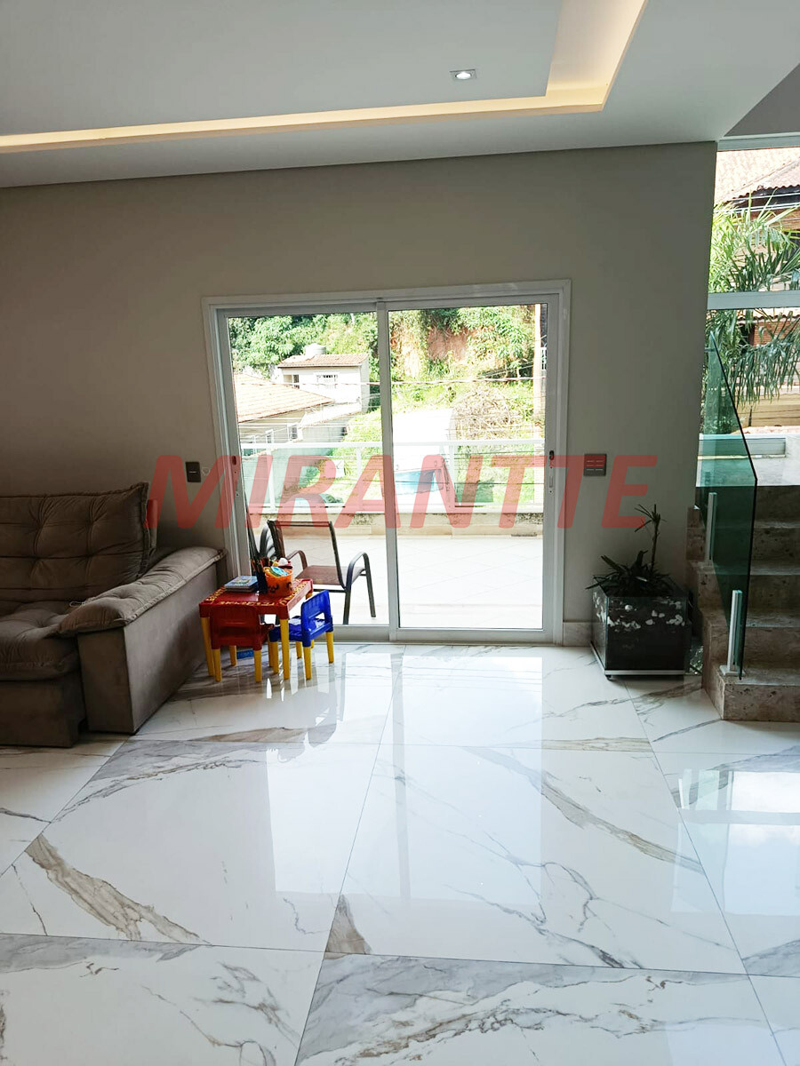 Sobrado de 2021m² em Serra Da Cantareira
