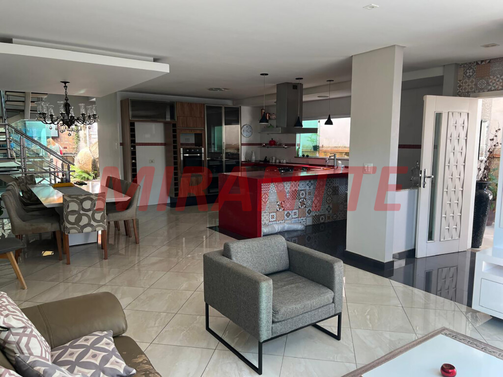 Sobrado de 220m² com 3 quartos em Tremembe
