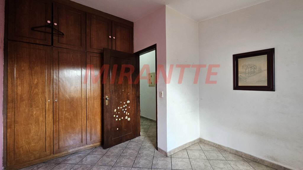 Sobrado de 425m² com 5 quartos em Água Fria