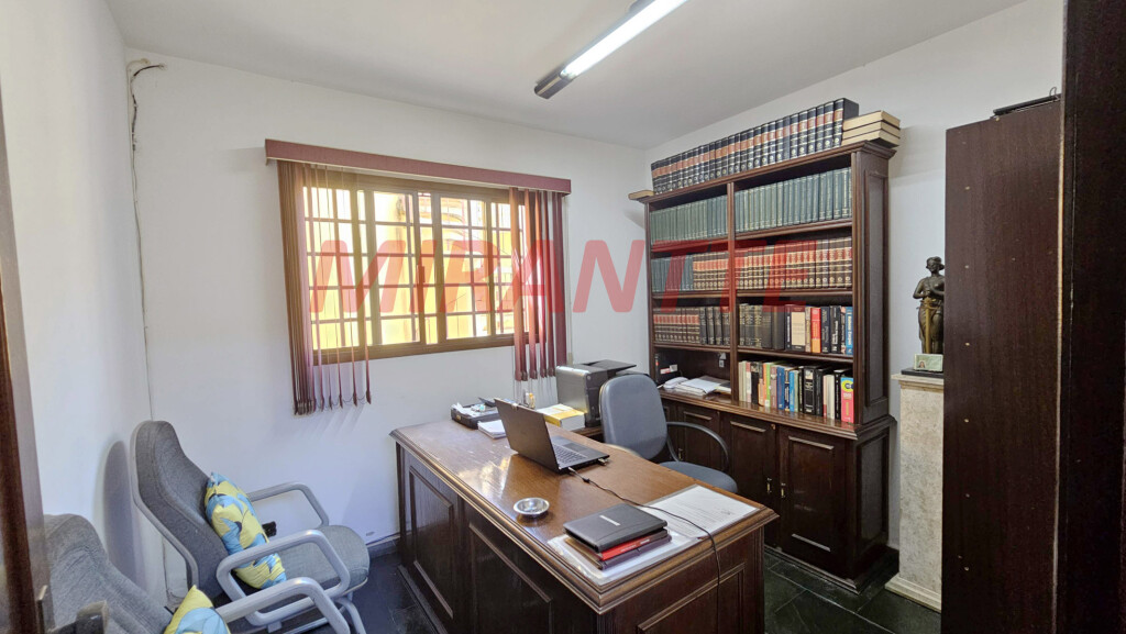 Sobrado de 425m² com 5 quartos em Água Fria
