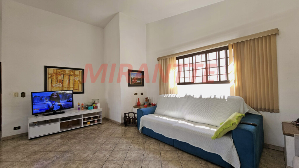 Sobrado de 425m² com 5 quartos em Água Fria