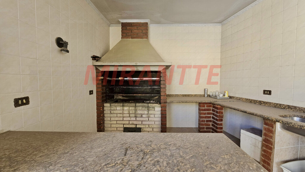 Sobrado de 425m² com 5 quartos em Água Fria