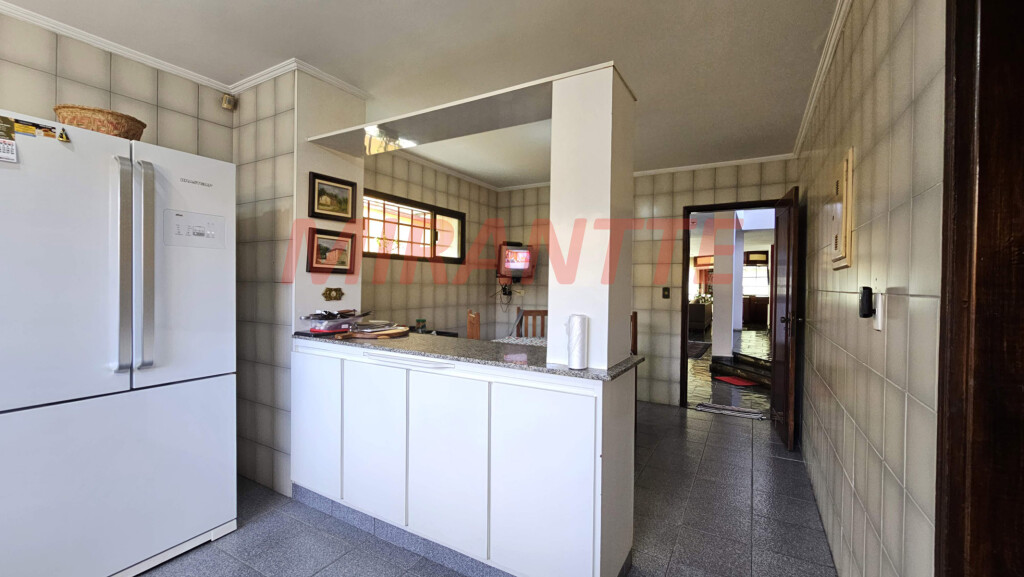 Sobrado de 425m² com 5 quartos em Água Fria