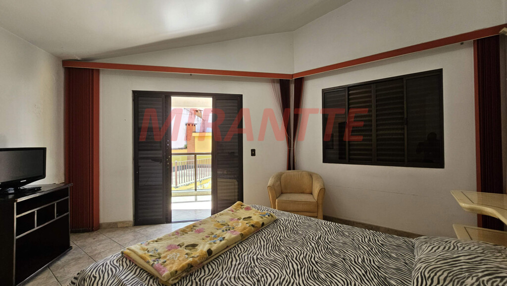 Sobrado de 425m² com 5 quartos em Água Fria
