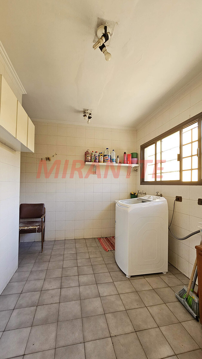 Sobrado de 425m² com 5 quartos em Água Fria