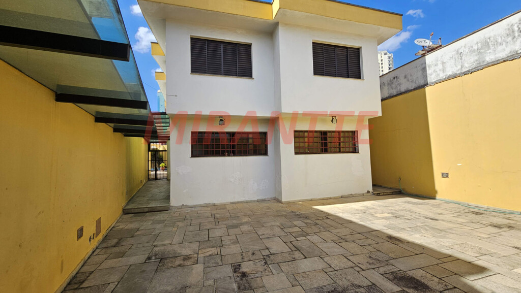 Sobrado de 425m² com 5 quartos em Água Fria