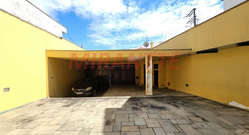 Sobrado de 425m² com 5 quartos em Água Fria