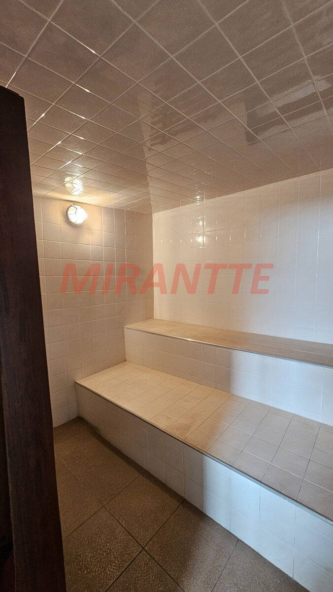 Sobrado de 425m² com 5 quartos em Água Fria