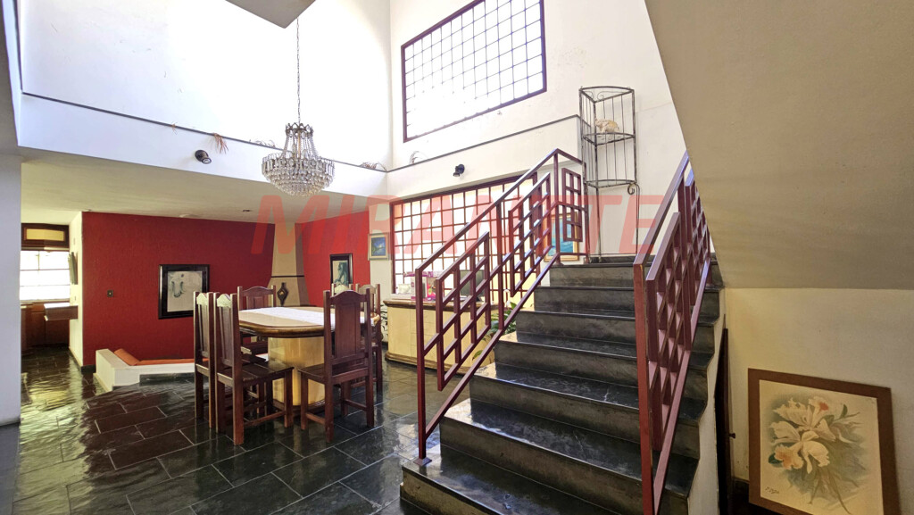 Sobrado de 425m² com 5 quartos em Água Fria