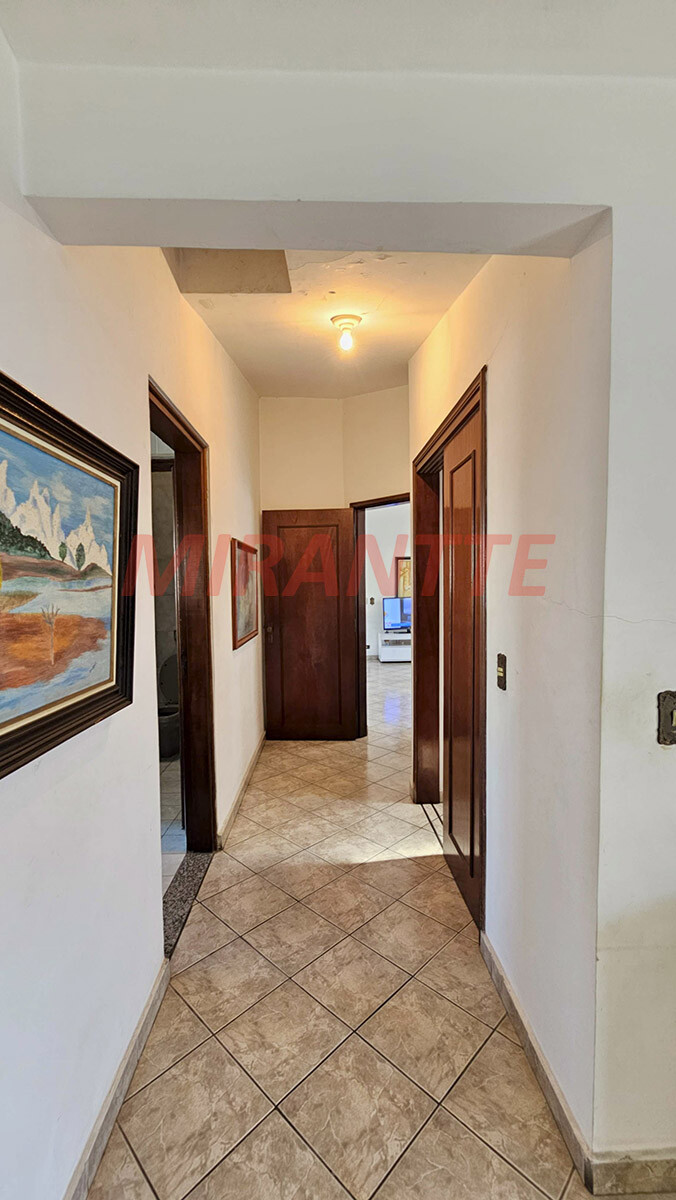 Sobrado de 425m² com 5 quartos em Água Fria