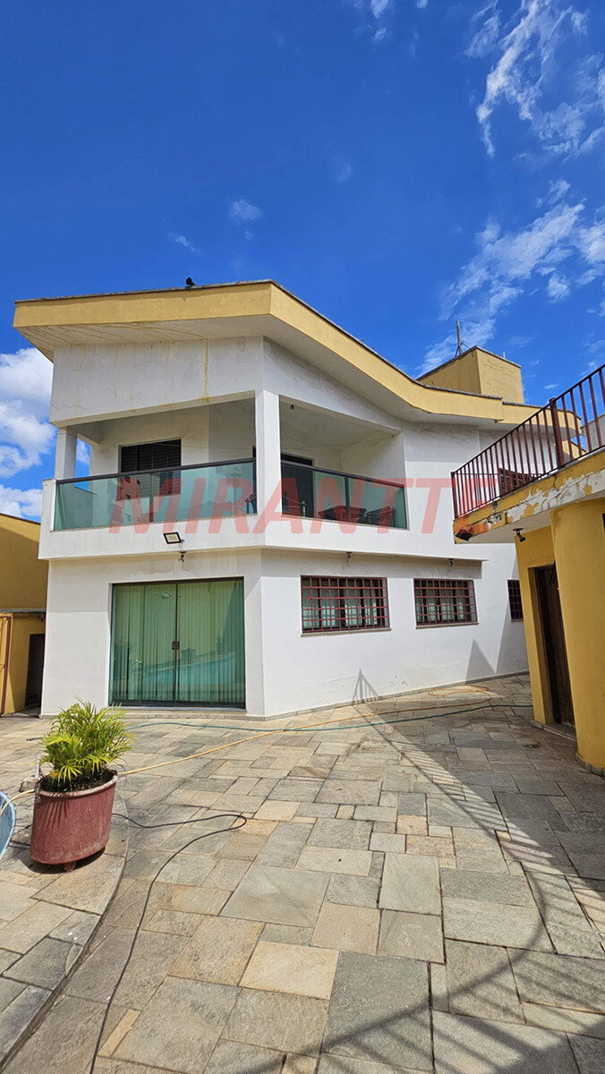 Sobrado de 425m² com 5 quartos em Água Fria
