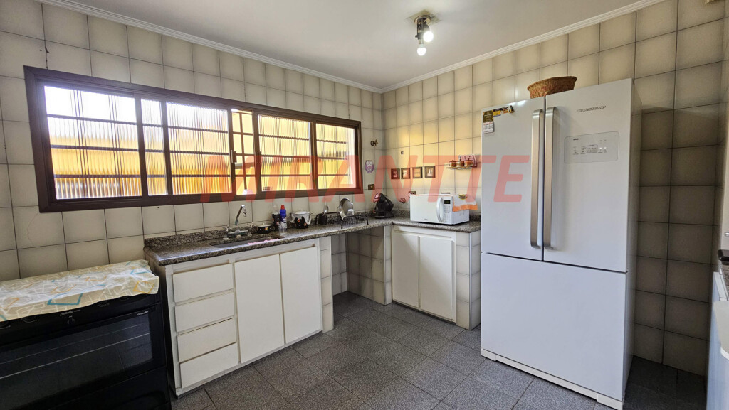Sobrado de 425m² com 5 quartos em Água Fria
