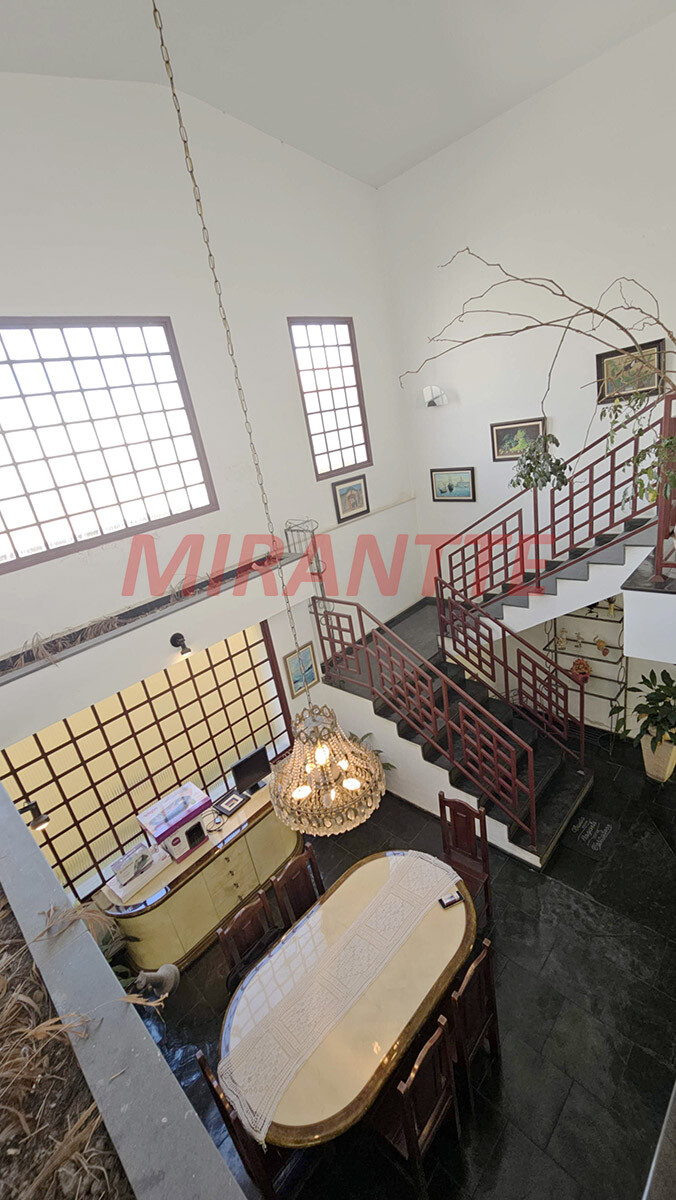 Sobrado de 425m² com 5 quartos em Água Fria