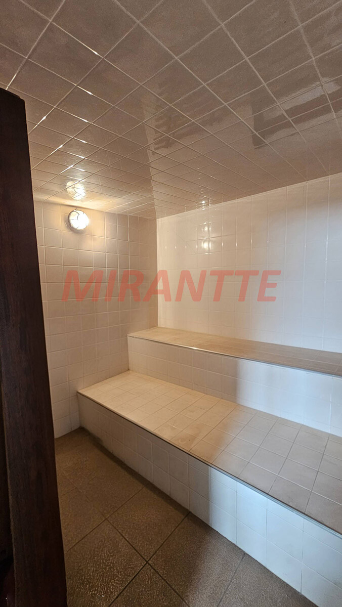 Sobrado de 425m² com 5 quartos em Água Fria