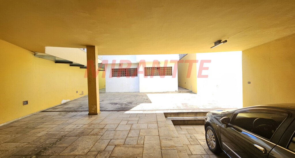 Sobrado de 425m² com 5 quartos em Água Fria