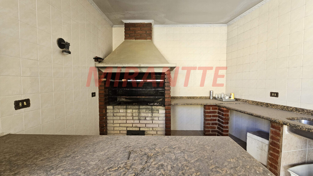 Sobrado de 425m² com 5 quartos em Água Fria