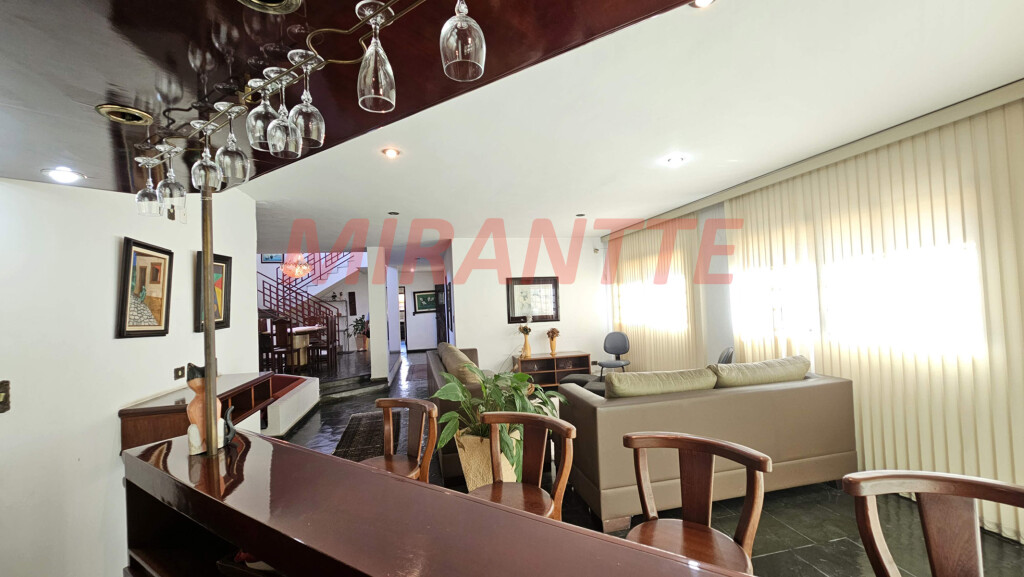 Sobrado de 425m² com 5 quartos em Água Fria
