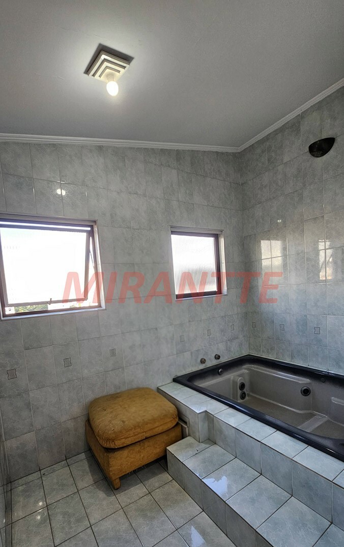 Sobrado de 425m² com 5 quartos em Água Fria