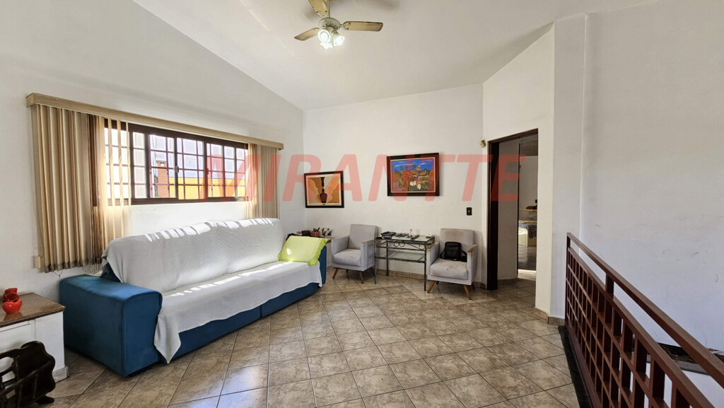 Sobrado de 425m² com 5 quartos em Água Fria