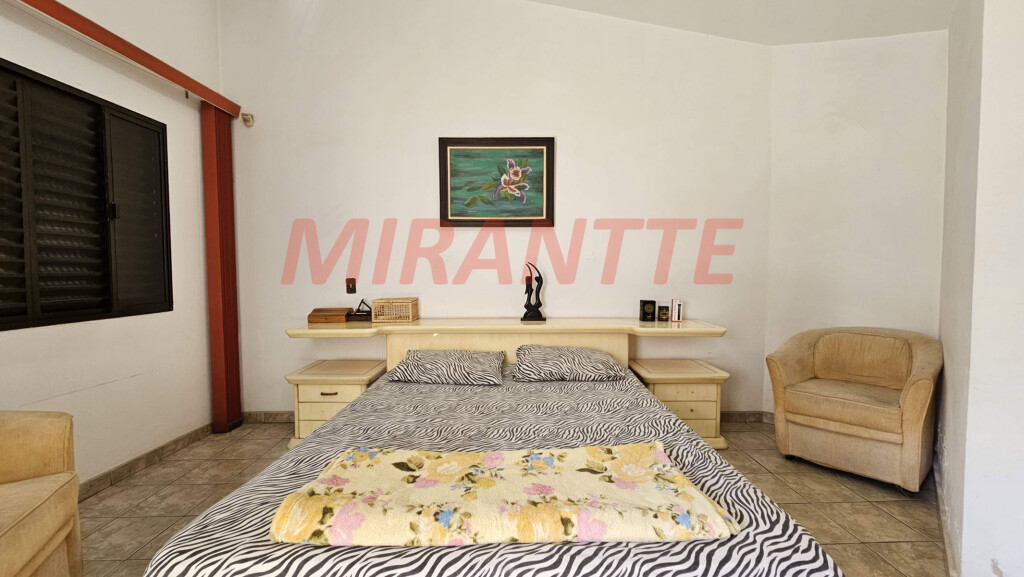 Sobrado de 425m² com 5 quartos em Água Fria
