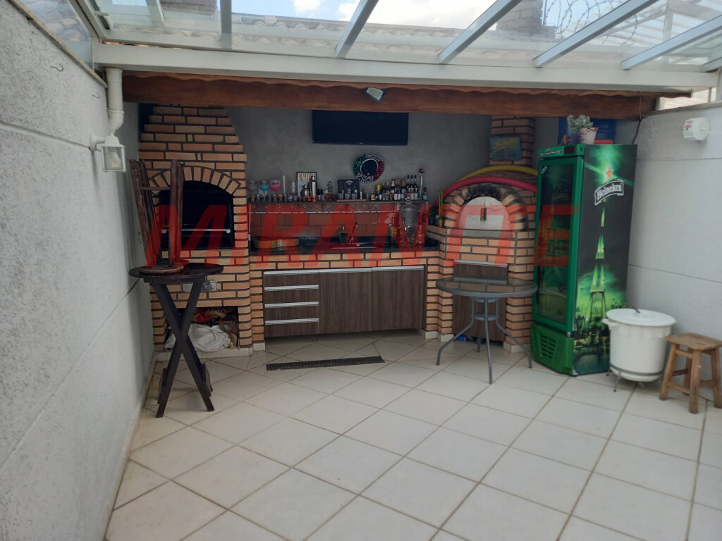 Sobrado de 2010m² com 3 quartos em Vila Constança