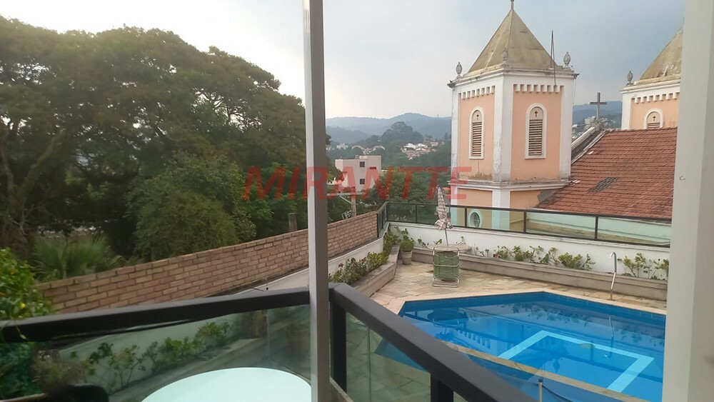 Cond. fechado de 637m² com 3 quartos em Jardim Floresta