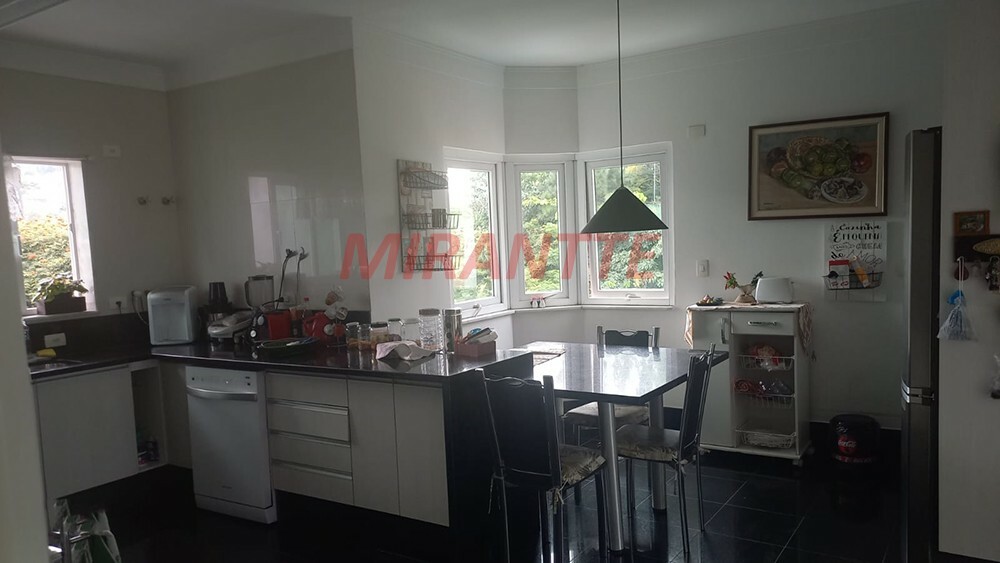 Cond. fechado de 637m² com 3 quartos em Jardim Floresta
