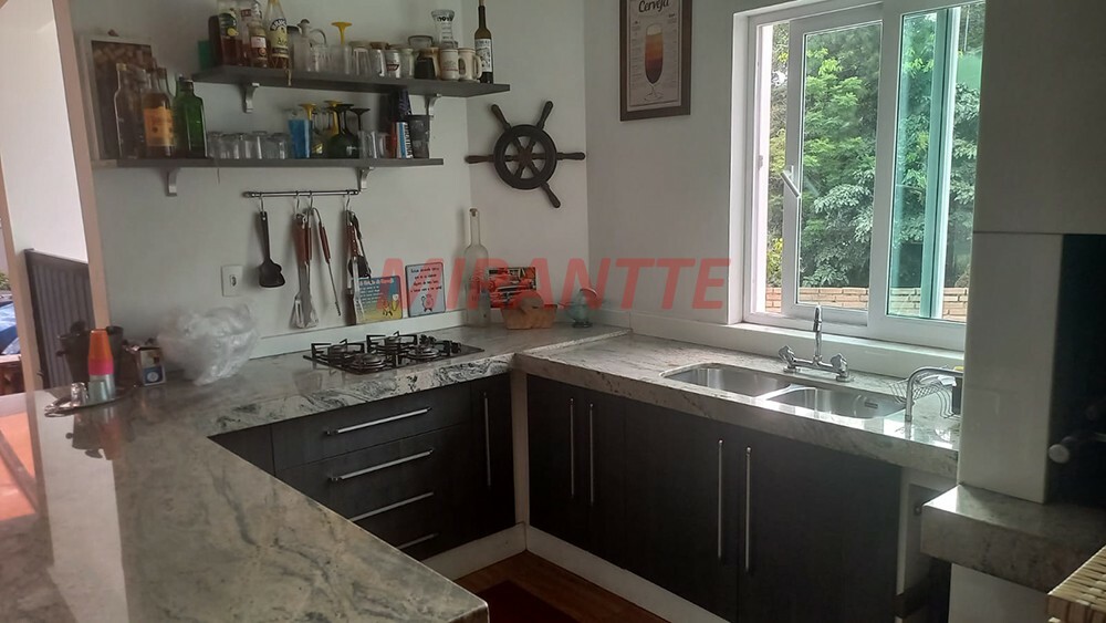 Cond. fechado de 637m² com 3 quartos em Jardim Floresta