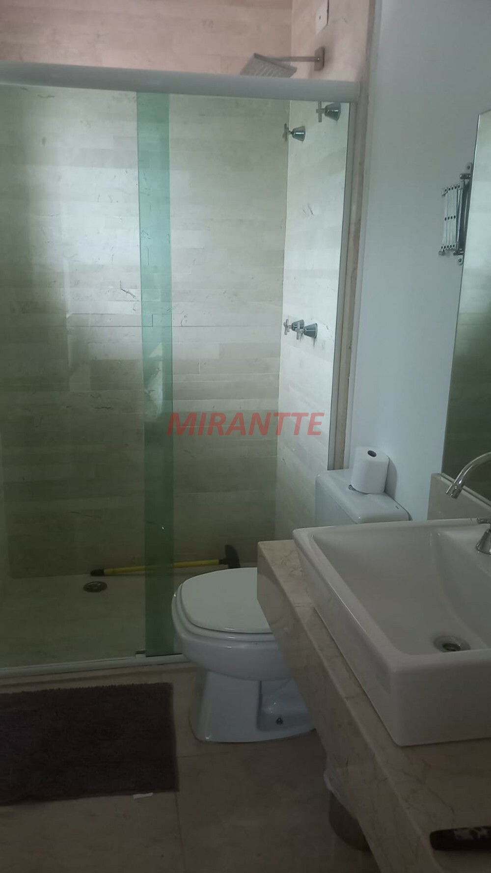 Cond. fechado de 637m² com 3 quartos em Jardim Floresta