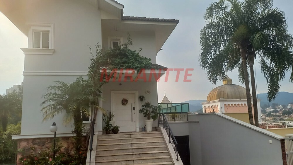 Cond. fechado de 637m² com 3 quartos em Jardim Floresta