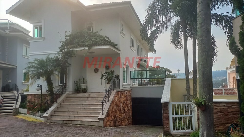 Cond. fechado de 637m² com 3 quartos em Jardim Floresta
