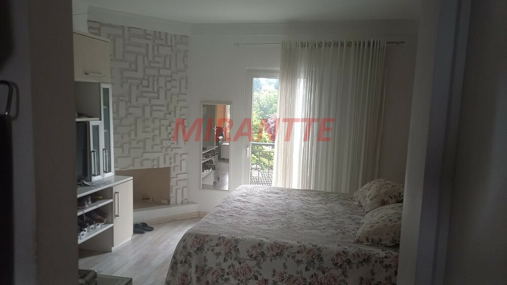Cond. fechado de 637m² com 3 quartos em Jardim Floresta