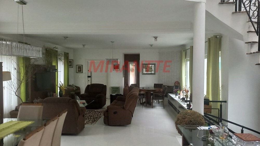 Cond. fechado de 637m² com 3 quartos em Jardim Floresta