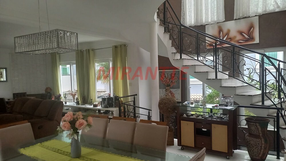 Cond. fechado de 637m² com 3 quartos em Jardim Floresta
