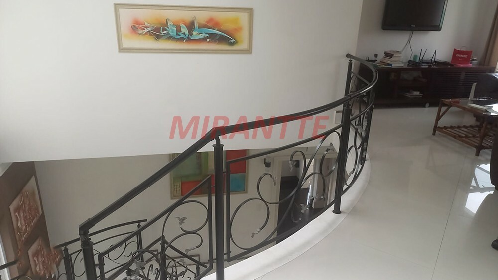 Cond. fechado de 637m² com 3 quartos em Jardim Floresta