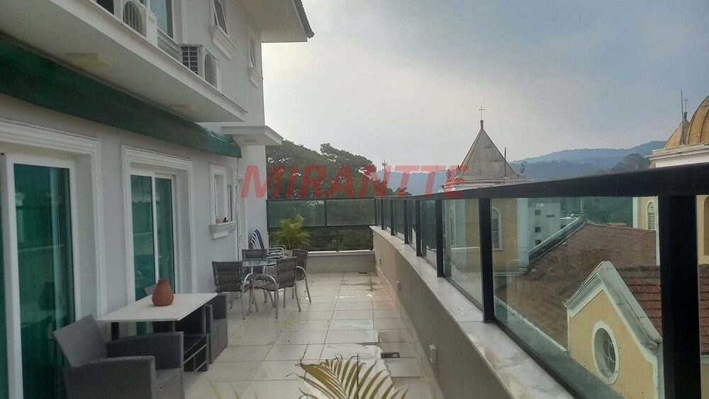 Cond. fechado de 637m² com 3 quartos em Jardim Floresta