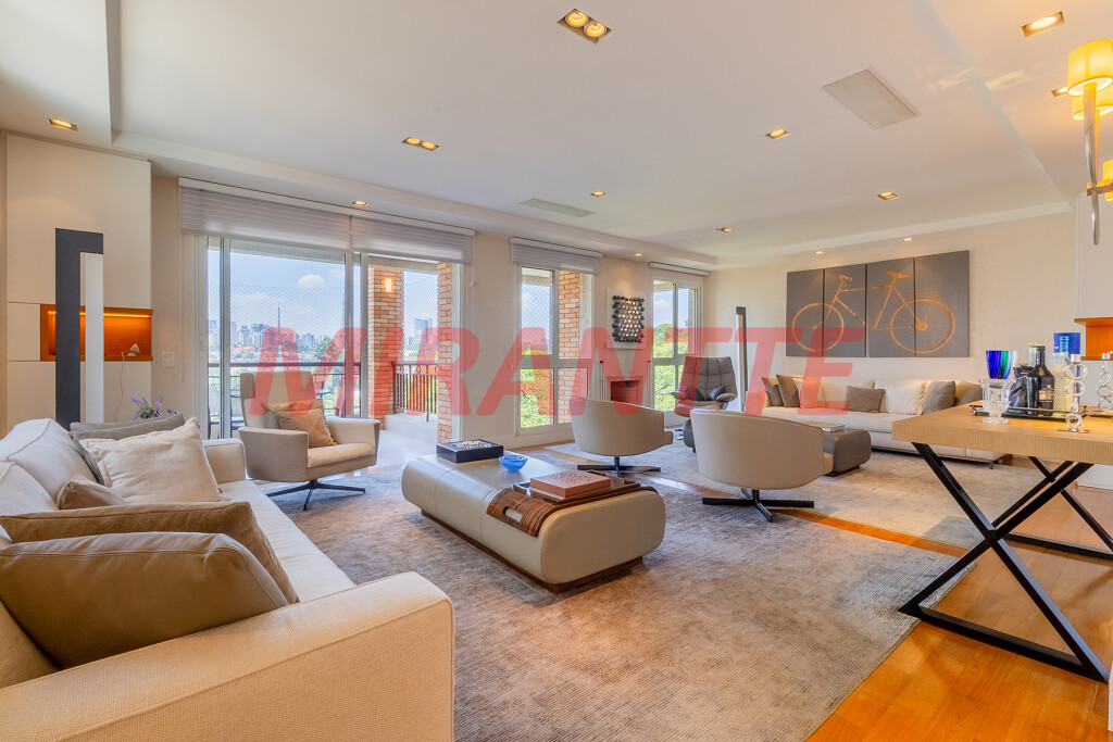 Apartamento de 278m² com 4 quartos em Perdizes