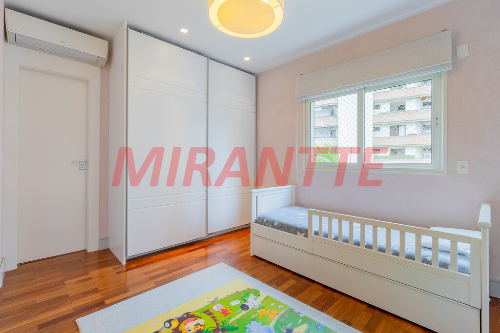 Apartamento de 278m² com 4 quartos em Perdizes