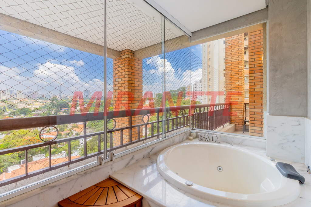 Apartamento de 278m² com 4 quartos em Perdizes