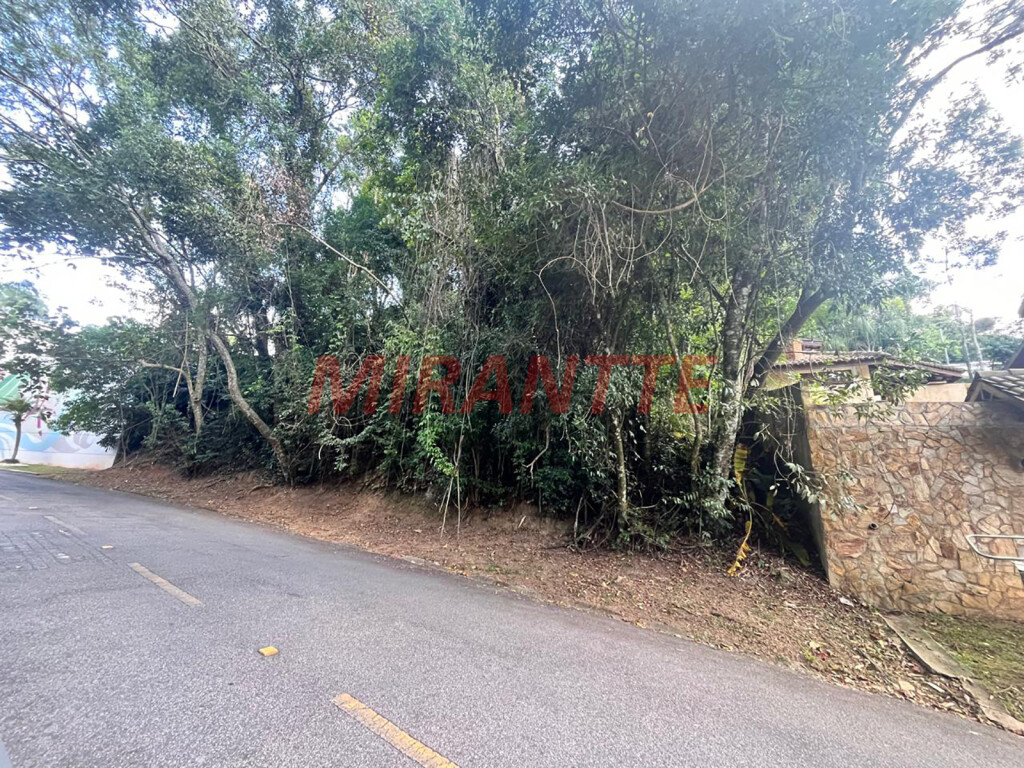 Terreno de 1083m² em Alpes Da Cantareira